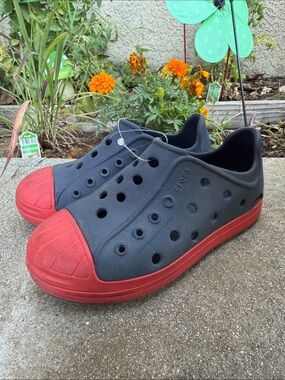 CROCS Toddler Blue and Red Bump It Slip On Shoes size 11